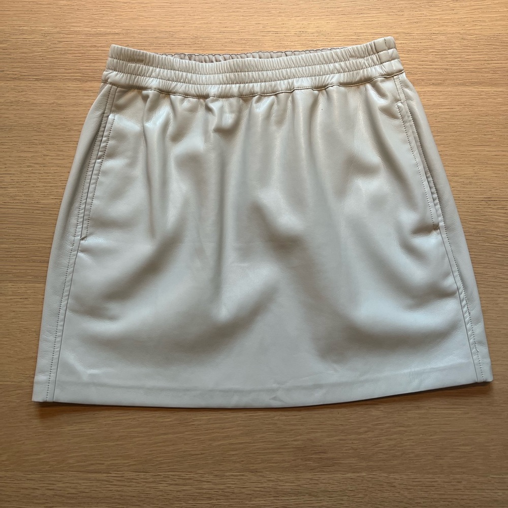 Aritzia Vegan Leather Skirt size Small cream color